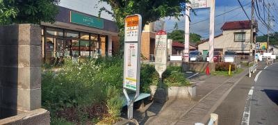 「深沢小学校前」バス停留所