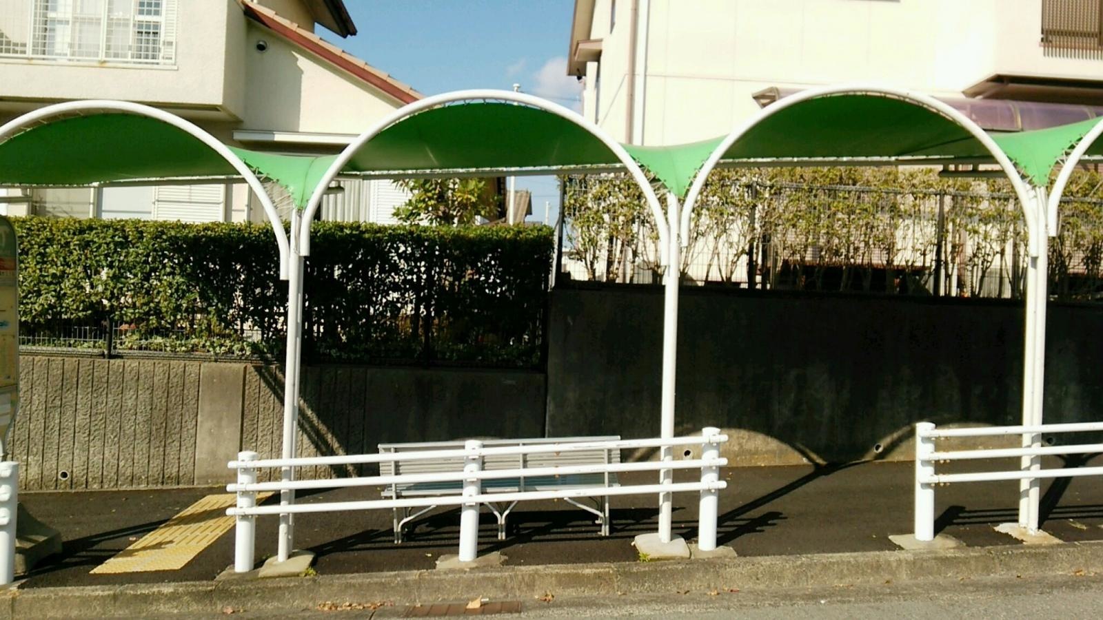 「友が丘中学校前」バス停留所