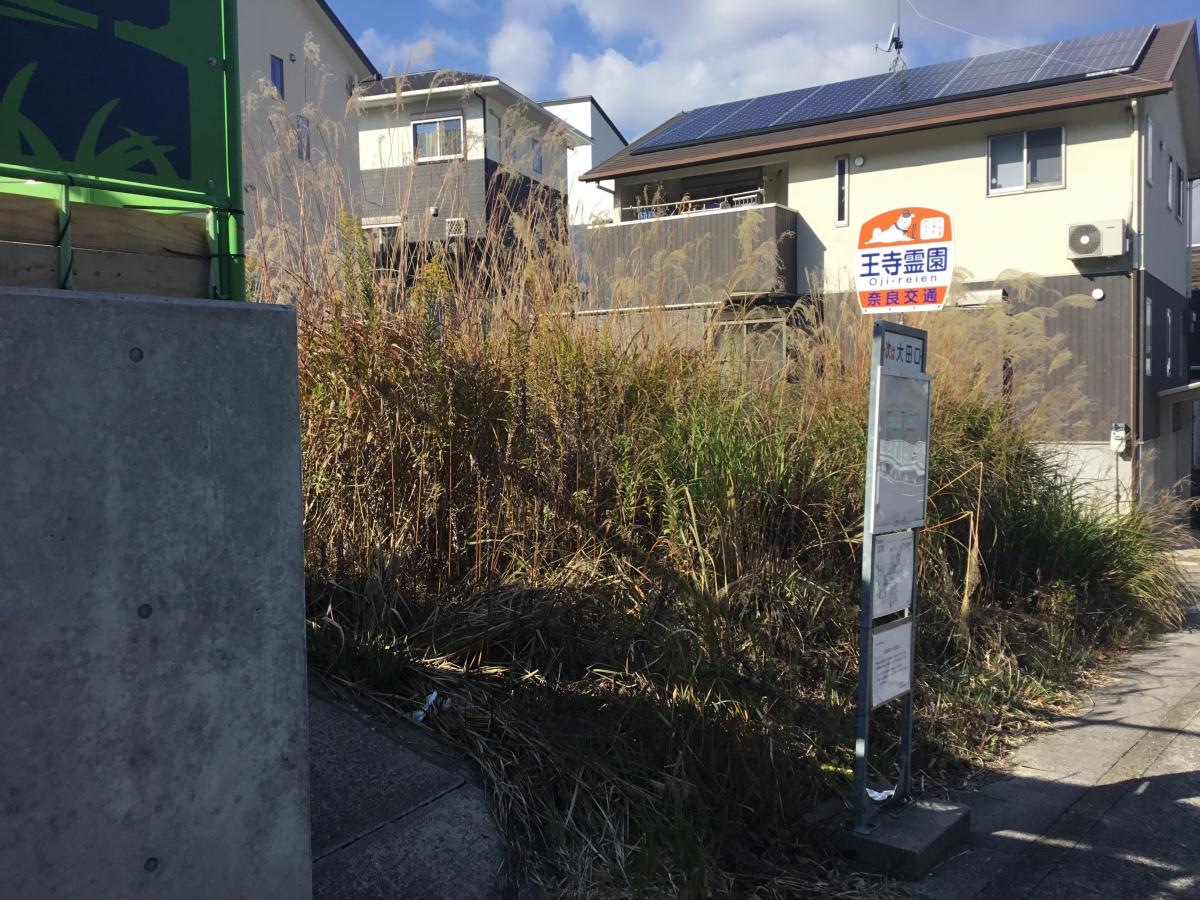 王寺霊園前バス停 南西から撮影