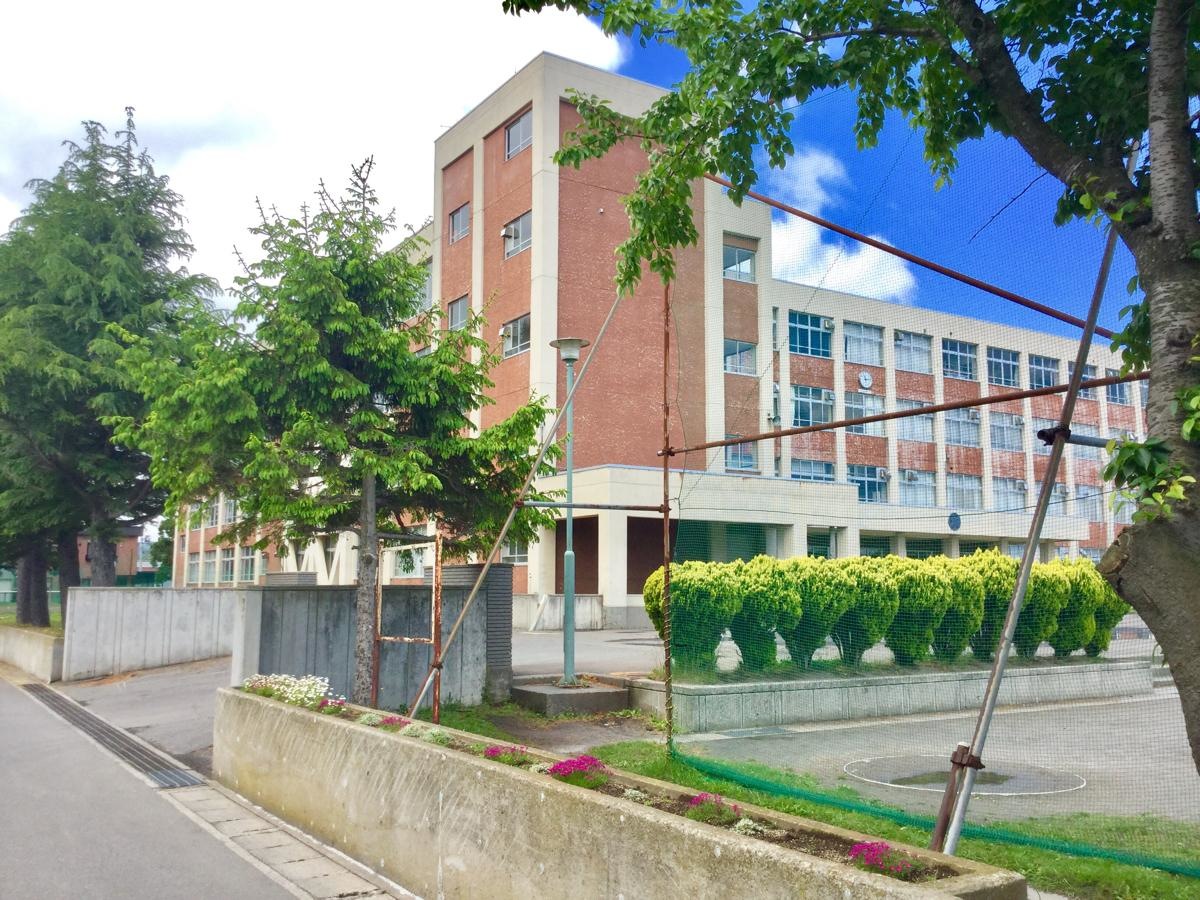 油川中学校