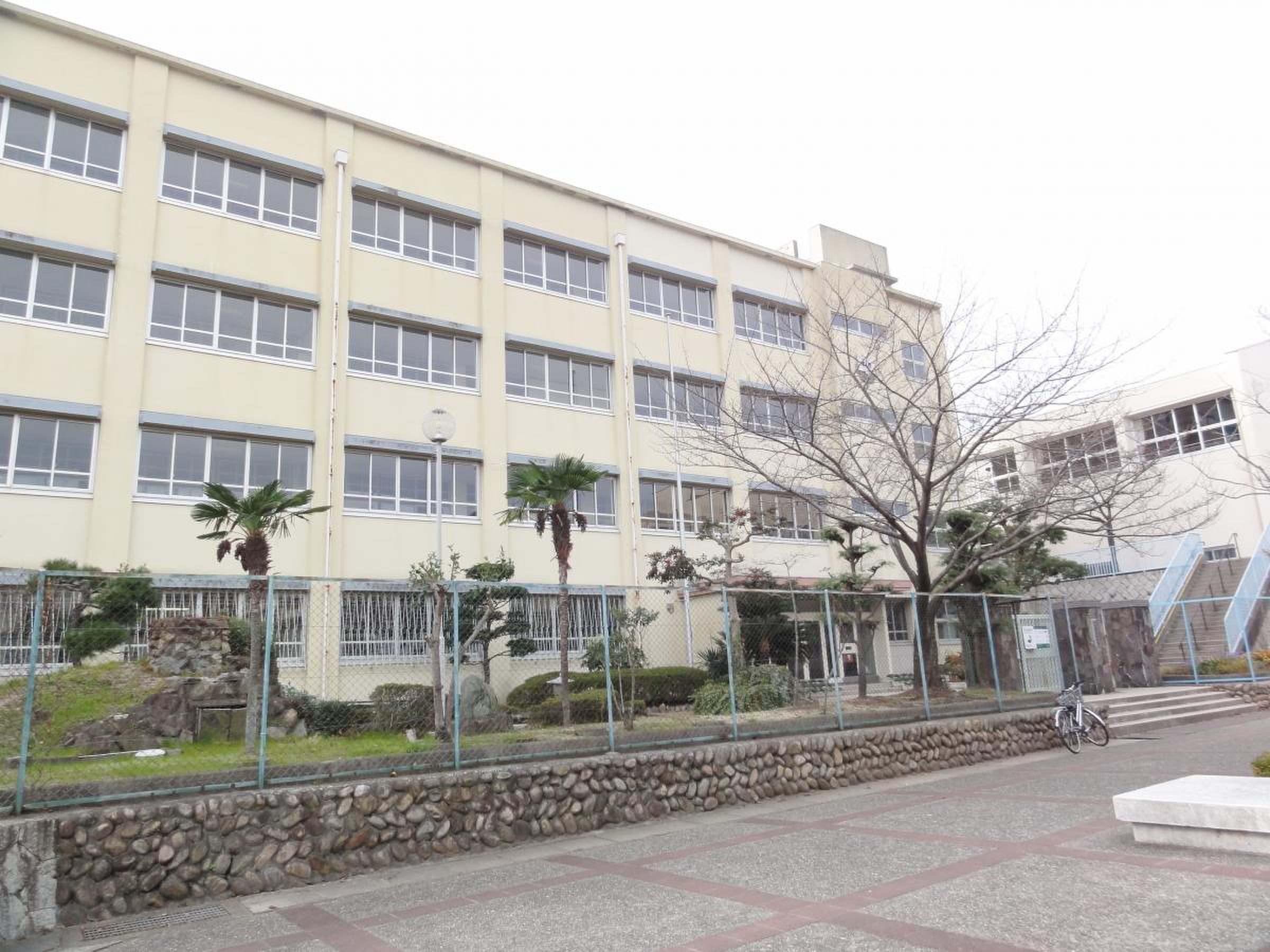 神戸 市立 高倉 中学校
