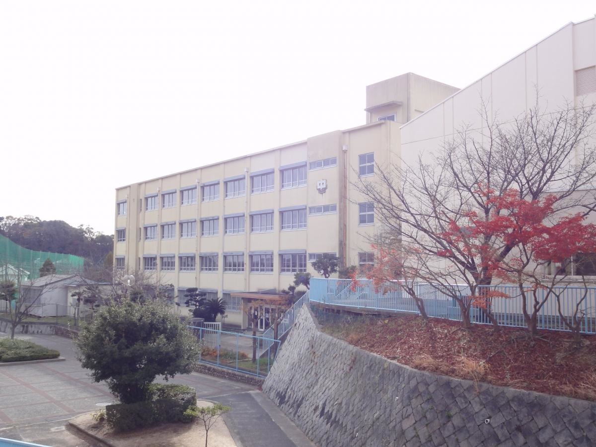 高倉中学校