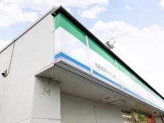 ファミリーマート　与那城あやはし店