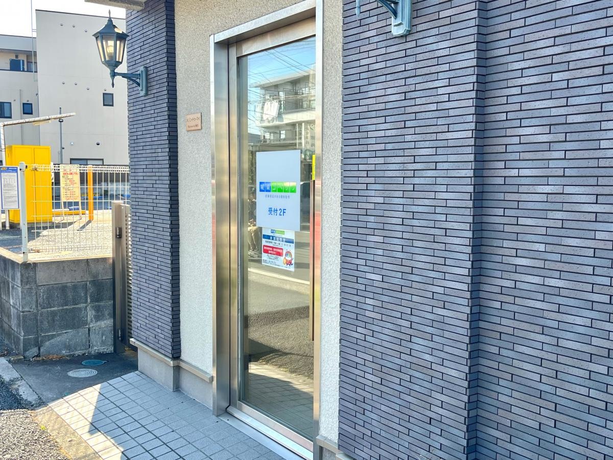個別指導塾の城南コベッツ 東浦和教室の入居建物入口外観