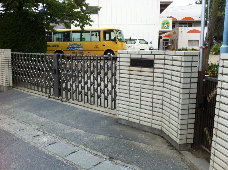 門はこちら
