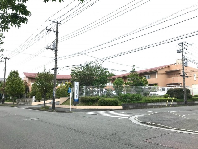 右から