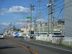 ファミリーマート　小牧原新田店