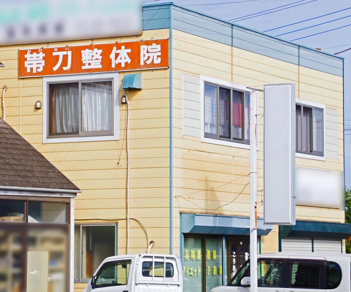 西の方から見えた建物外観