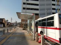 「鳴海駅前」バス停留所