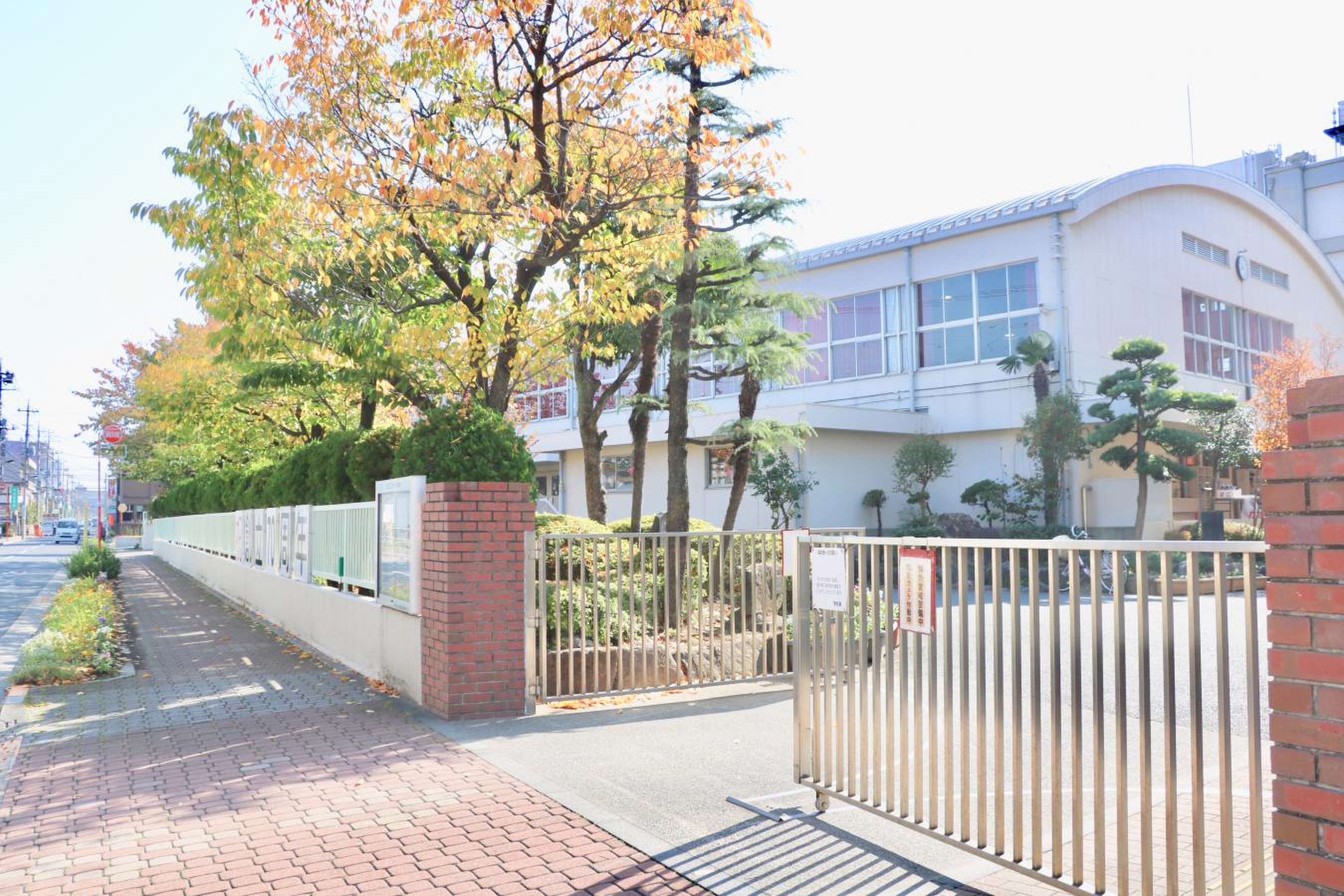 足立 区立 第 十 一 中学校