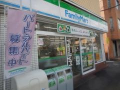 ファミリーマート　江東境川店