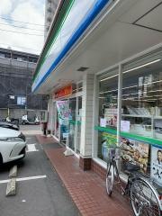 ファミリーマート　山下通店
