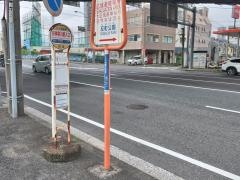 「東神奈川駅入口」バス停留所