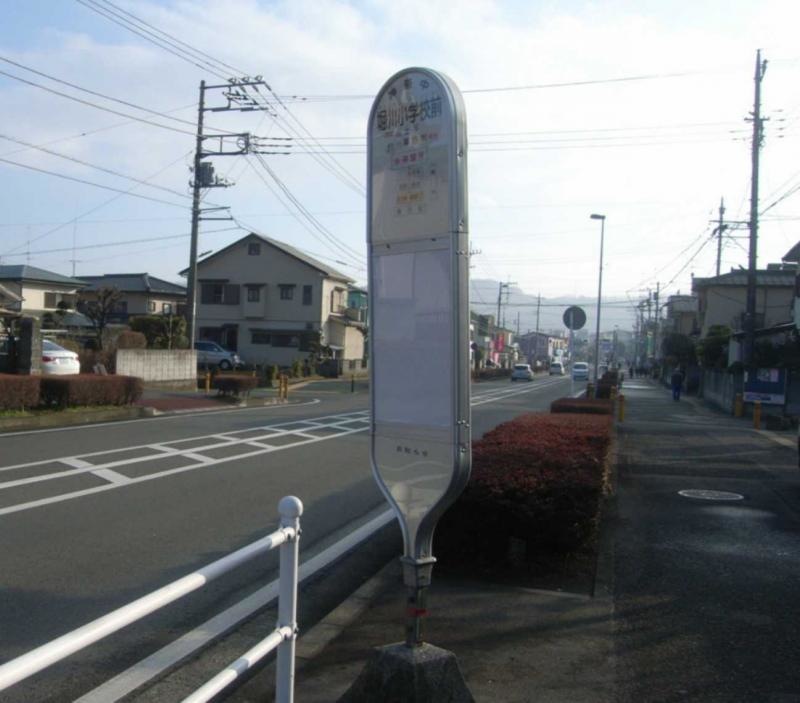 堀川小学校前バス停です