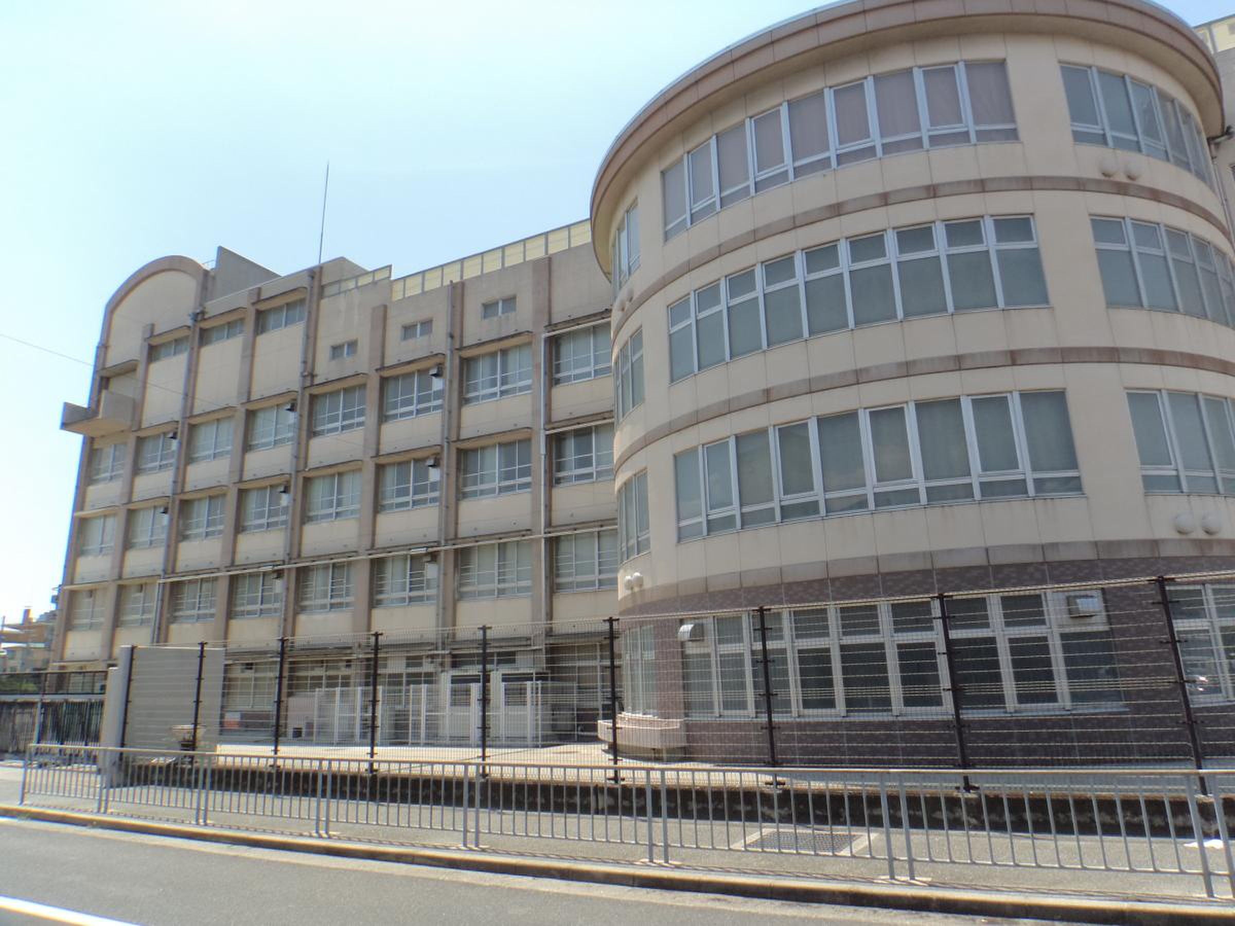 浜寺 南 中学校