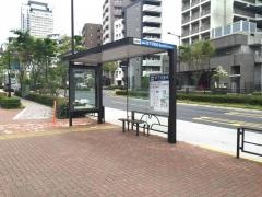 「宮下交差点」バス停留所