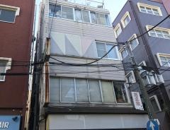 くに子
