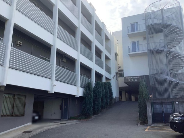 原病院花菖蒲 建物全景