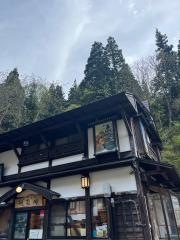 明友 銀山店はいから通り