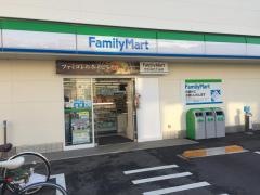 ファミリーマート　下馬駒沢通り店