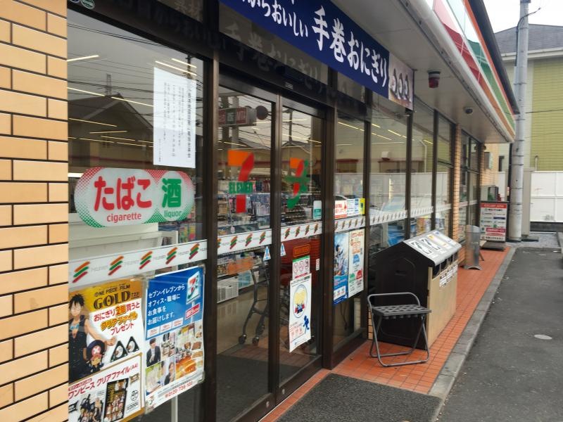 セブンイレブン草加氷川町西店の店舗前面外観