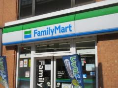 ファミリーマート　新松戸駅前店
