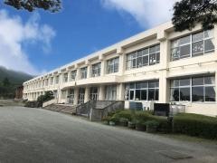 須山小学校
