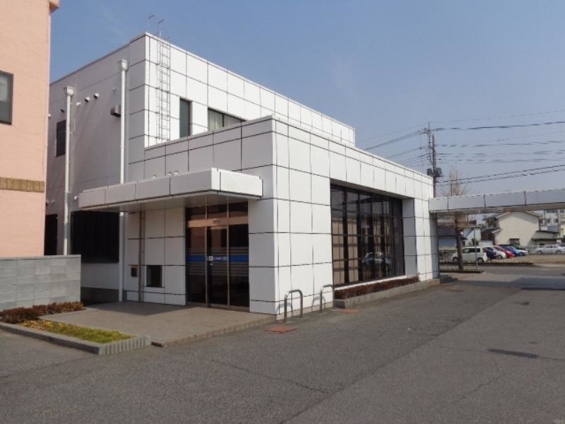 建物裏手
