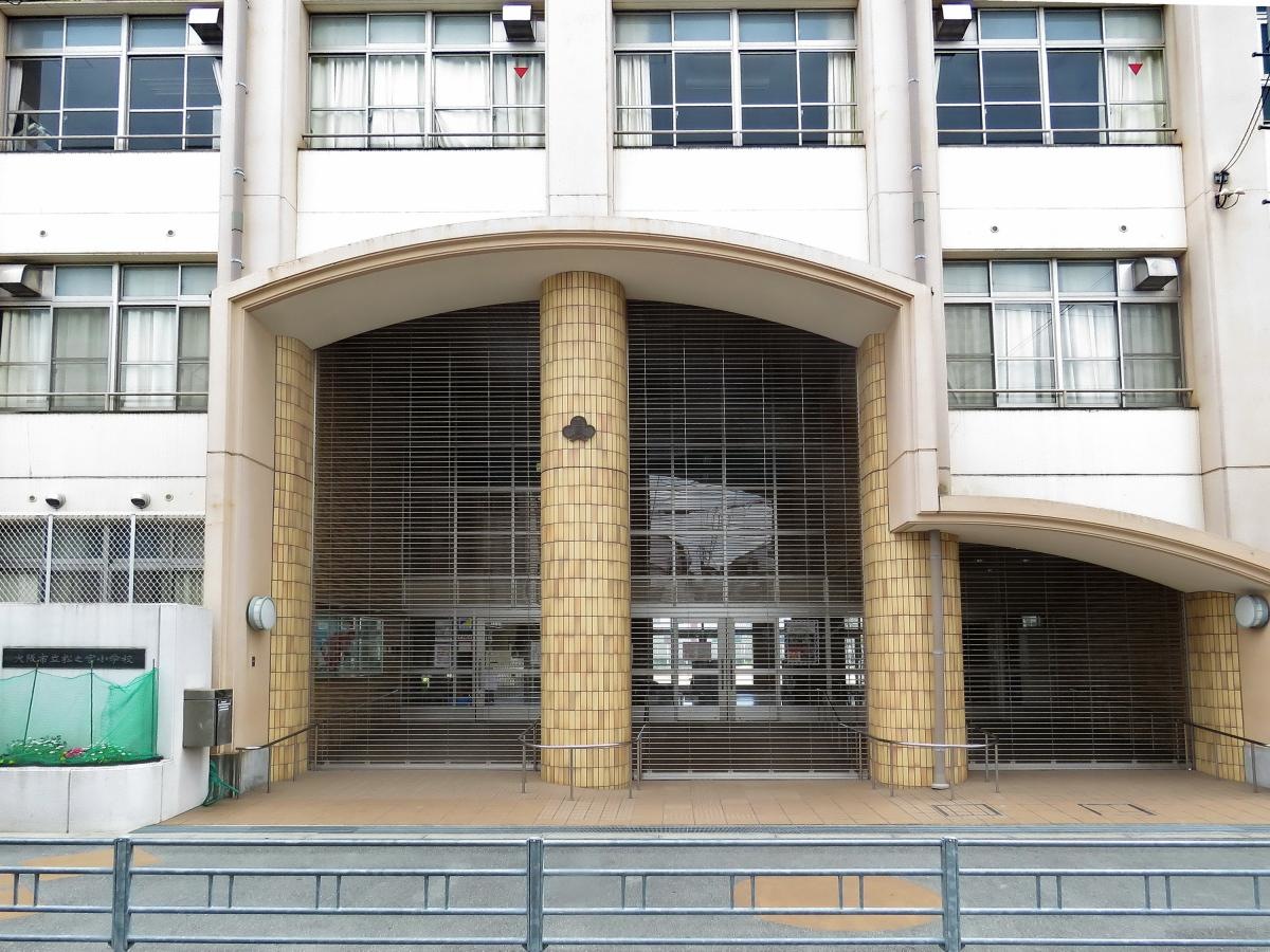 校舎正面