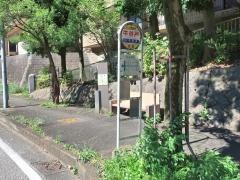 「牛谷戸」バス停留所