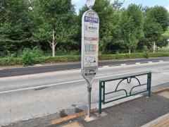 「深大寺小学校」バス停留所