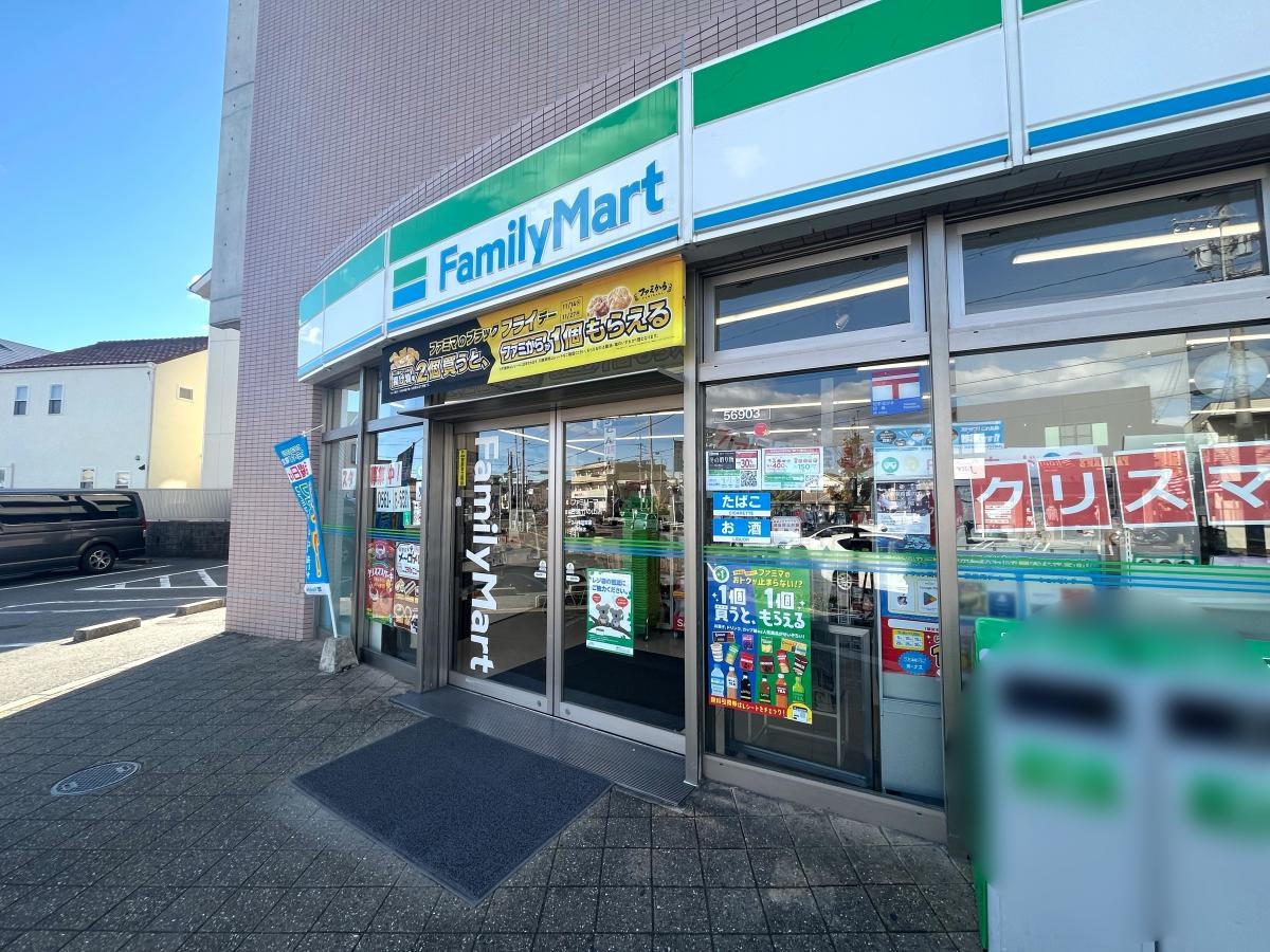 ファミリーマート日進竹の山店の外観