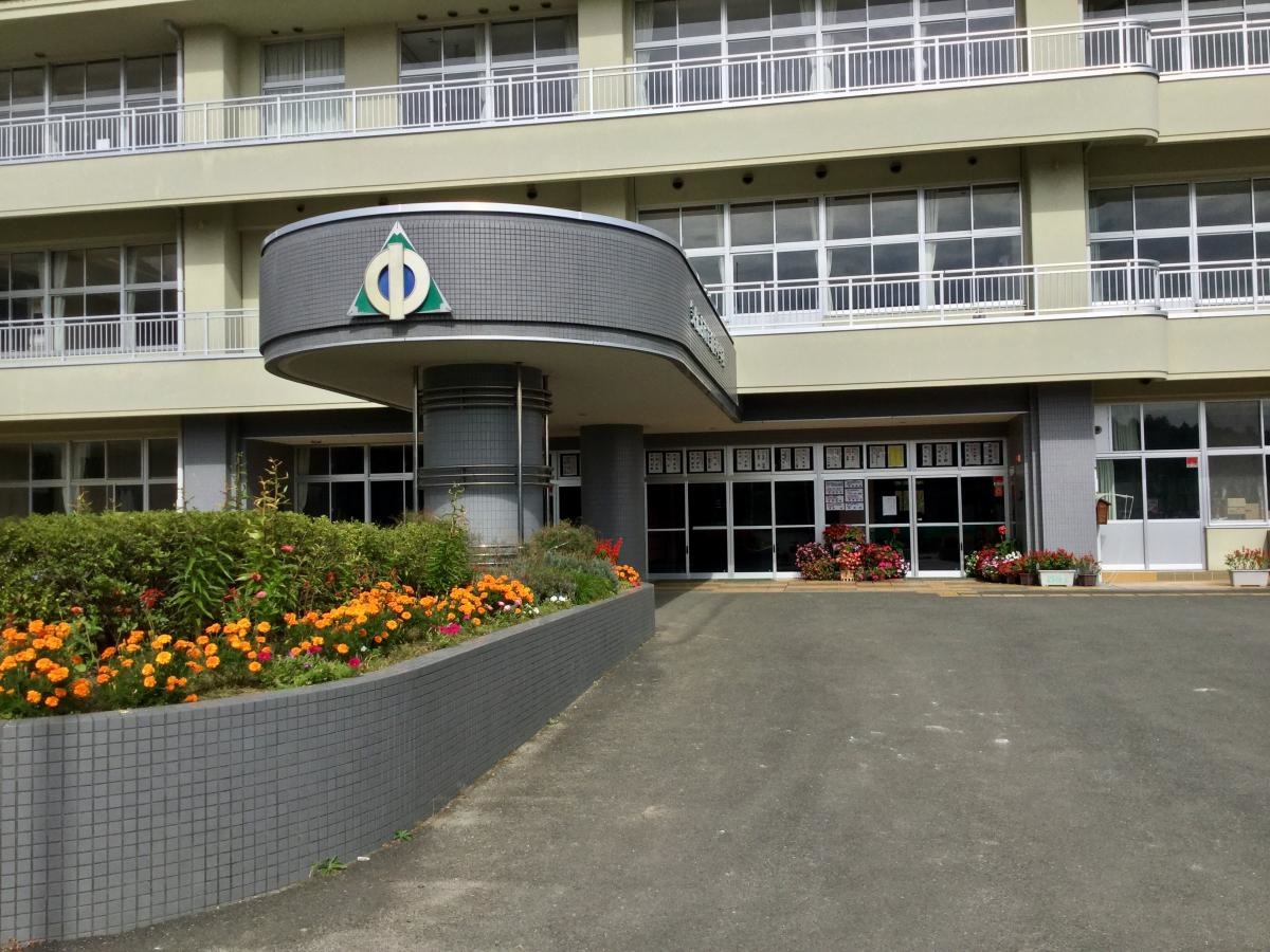 新月中学校