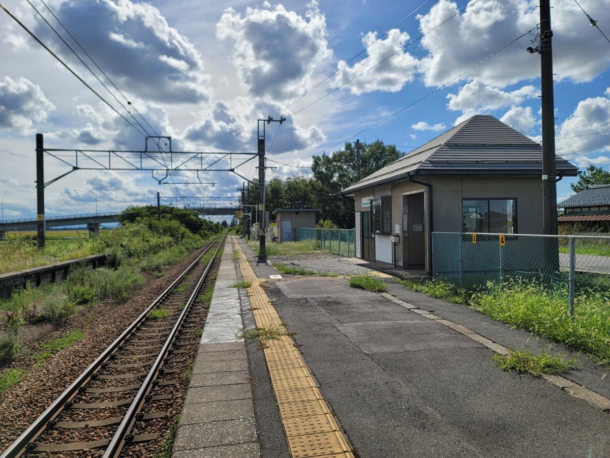 中浦駅のホーム