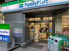 ファミリーマート　弁天町駅前店