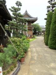 斎年寺