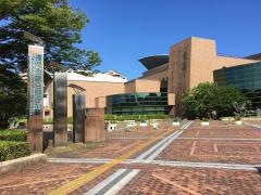 福岡市総合図書館