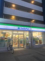 ファミリーマート　地下鉄浄心店
