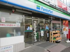 ファミリーマート　三郷駅前店