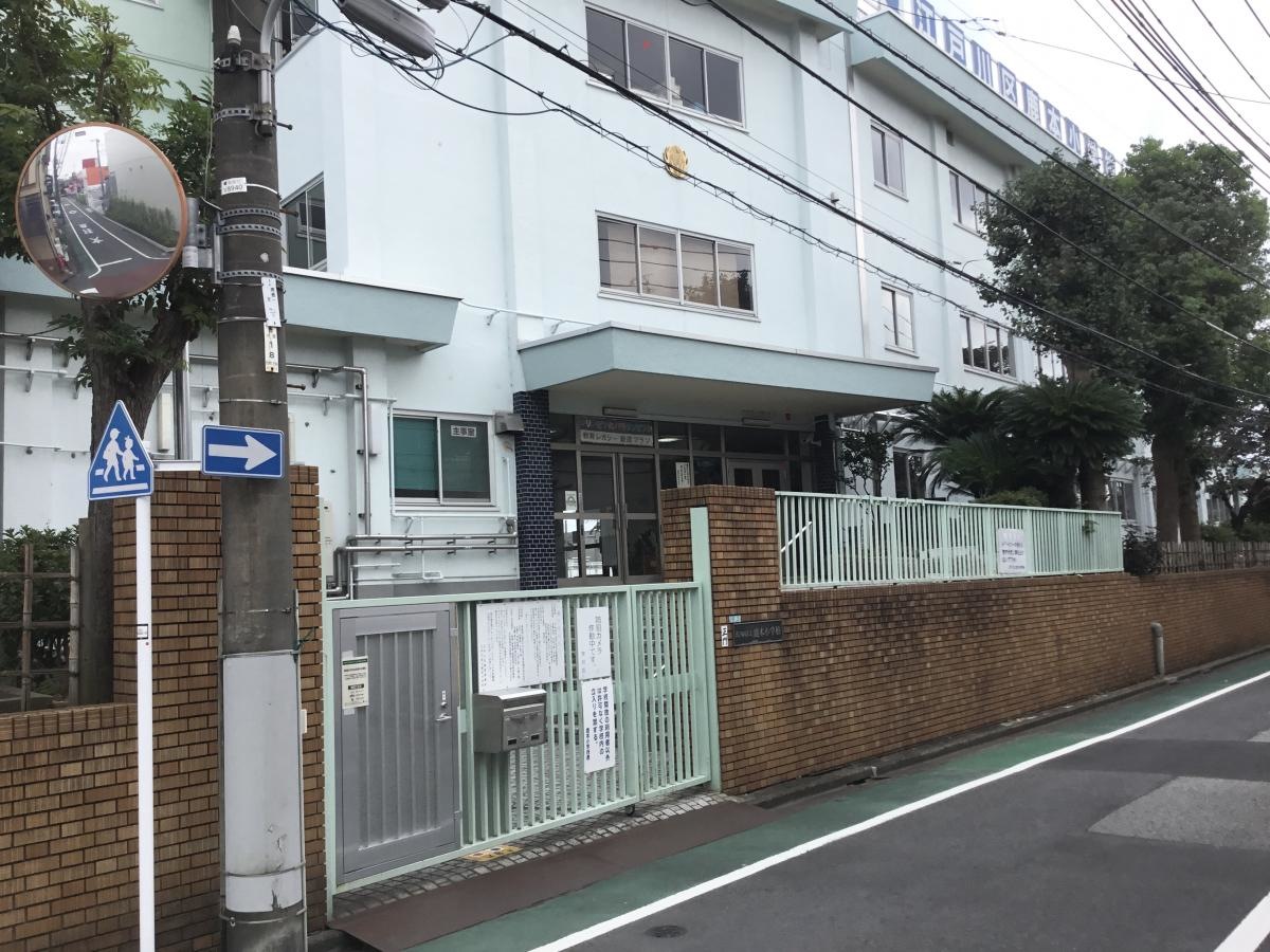 鹿本小学校の外観