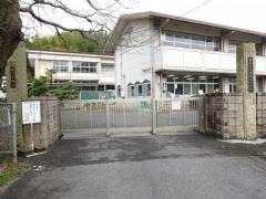 東鶴山小学校