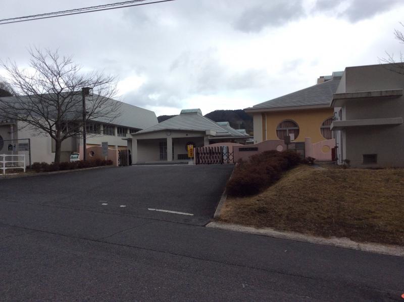 正門より