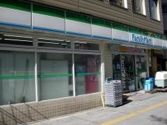 ファミリーマート　北梅田店