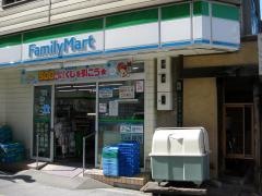 ファミリーマート　北梅田店