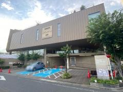 町田市立鶴川駅前図書館