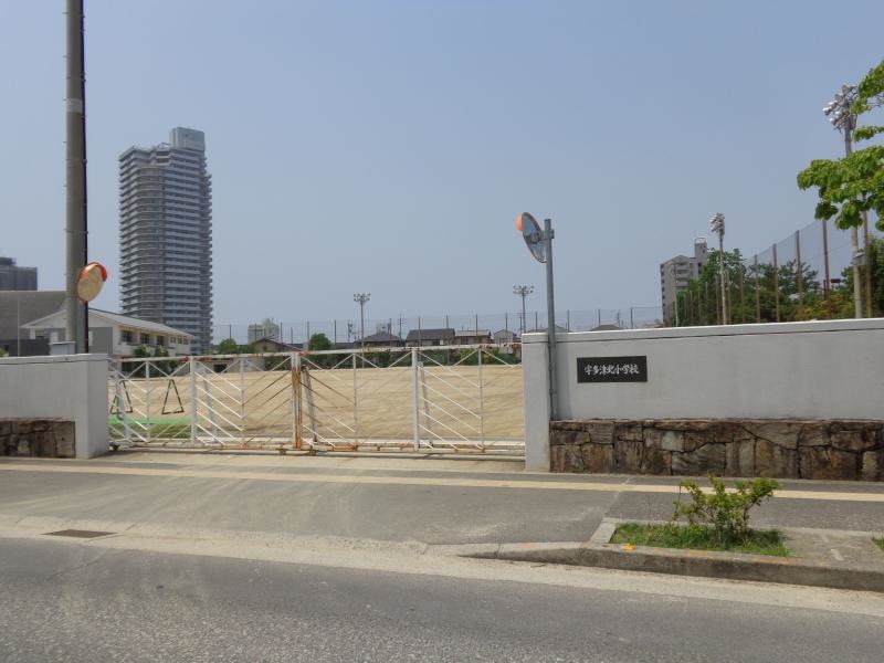宇多津北小学校正門