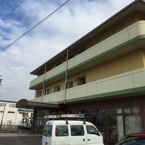 かしの木 建物全景