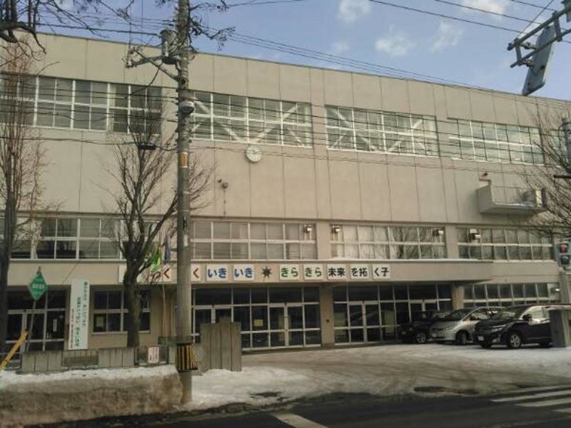 新光小学校