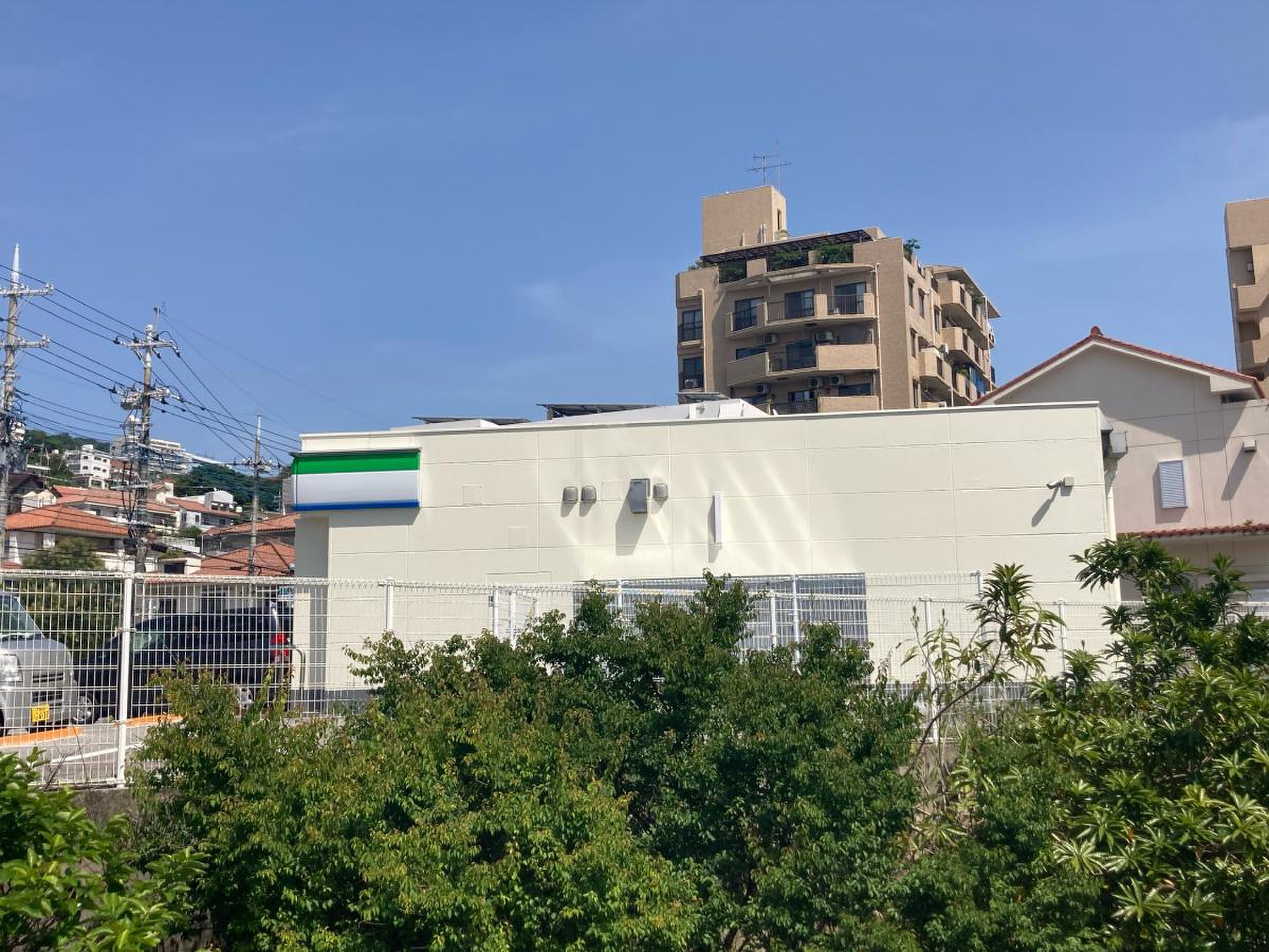 ファミリーマート 寒川 店