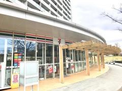 セブンイレブン　ブリリア多摩ニュータウン店